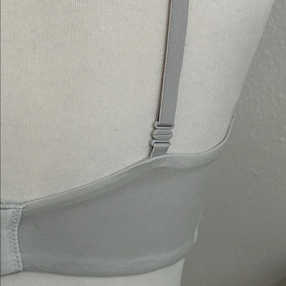 Victoria’s Secret Body By Victoria Unlined Demi Gray Lace‎ Bra Size 36B